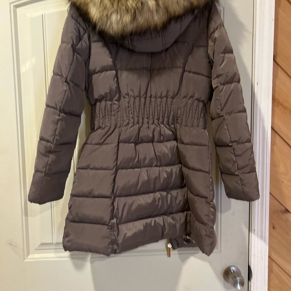 Gorgeous hooded puffer with fur! - Picture 3 of 4